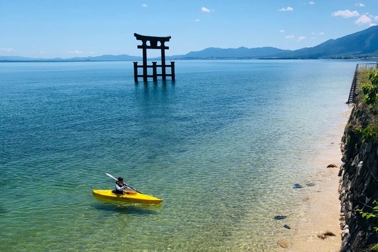 びわ湖・湖中鳥居カヌー体験コース」の体験ギフト。GOODTIMES 白ひげ浜
