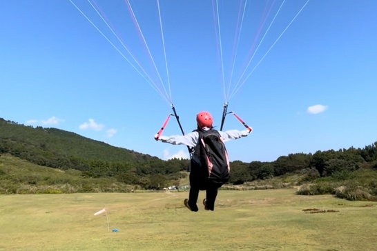 パラグライダー半日体験（温泉券付き）コース」の体験ギフト。今井浜