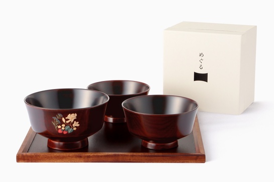 オーダーメイド漆器「三つ組椀（水平）とお盆」のセット」をギフト