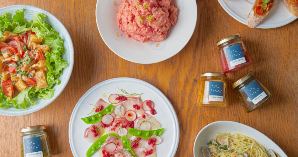 食卓に並ぶ食べ物