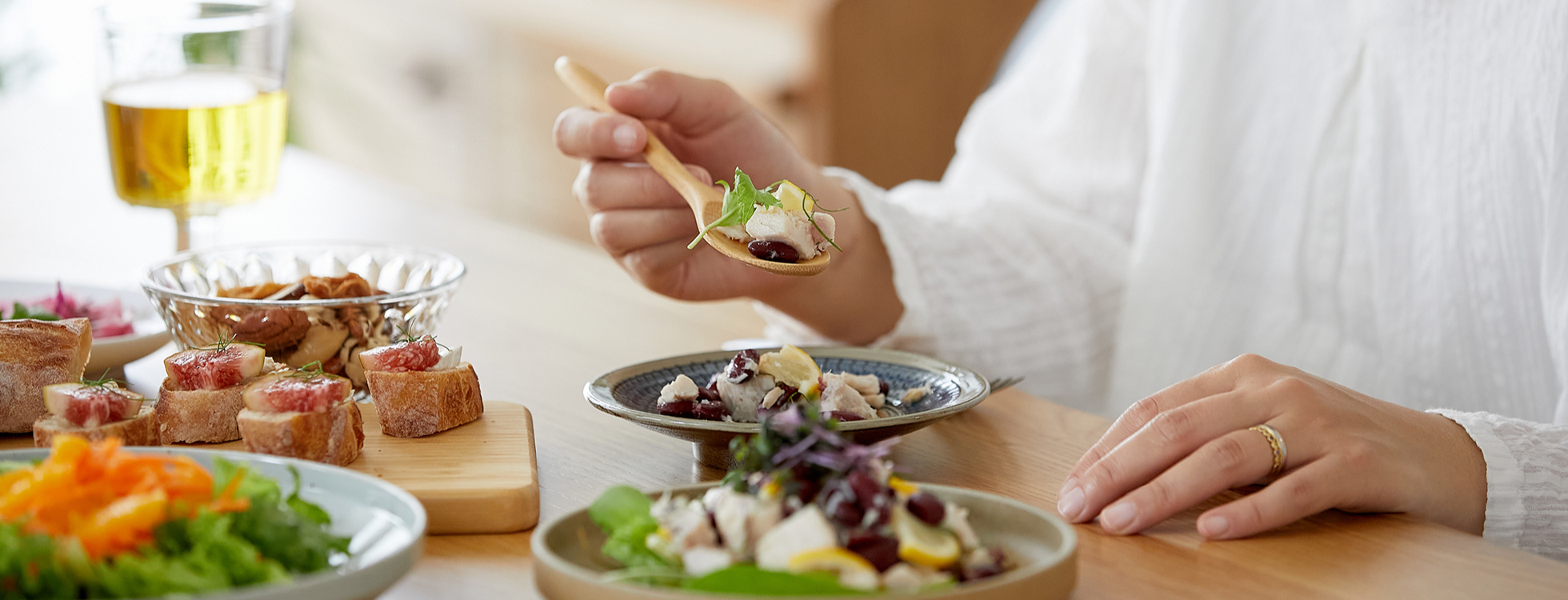 テーブルに並ぶグルメ