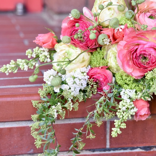 季節の花を贅沢に束ねるブーケレッスンコース の体験ギフト グノシエンヌ 所要時間 90分 1人向け 徳島県 ものづくりの体験ギフト Green